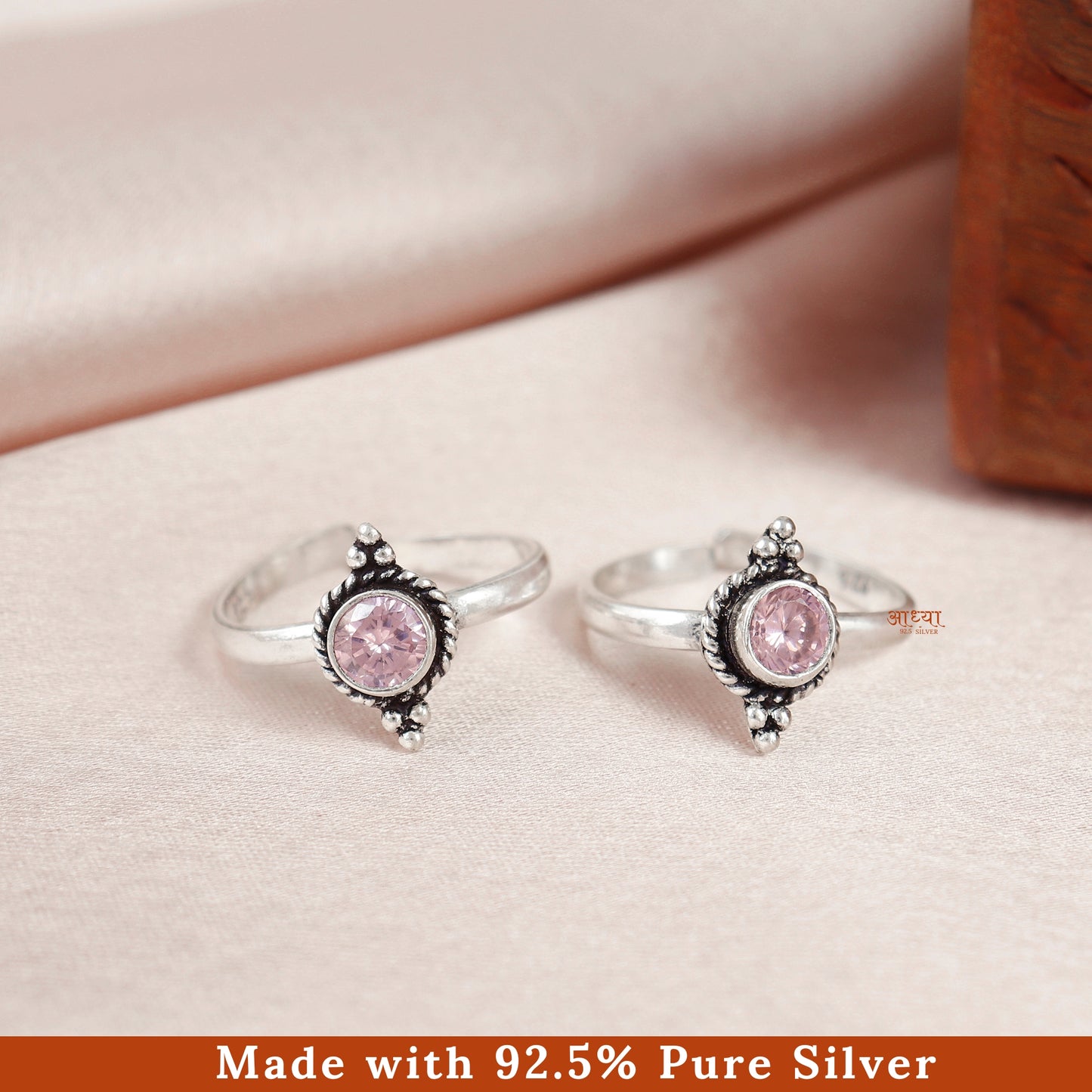 Mesmerizing Gemstone Jadau Silver Toe ring