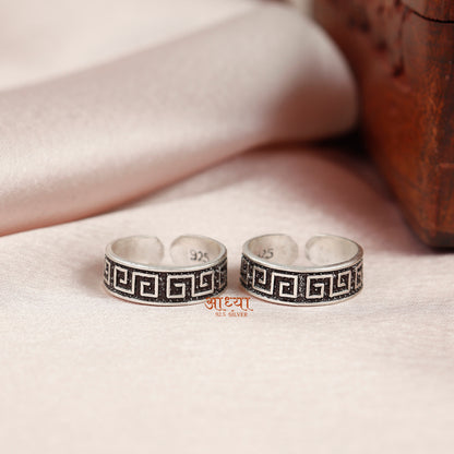 Block Engraved Silver Band Toe RIng