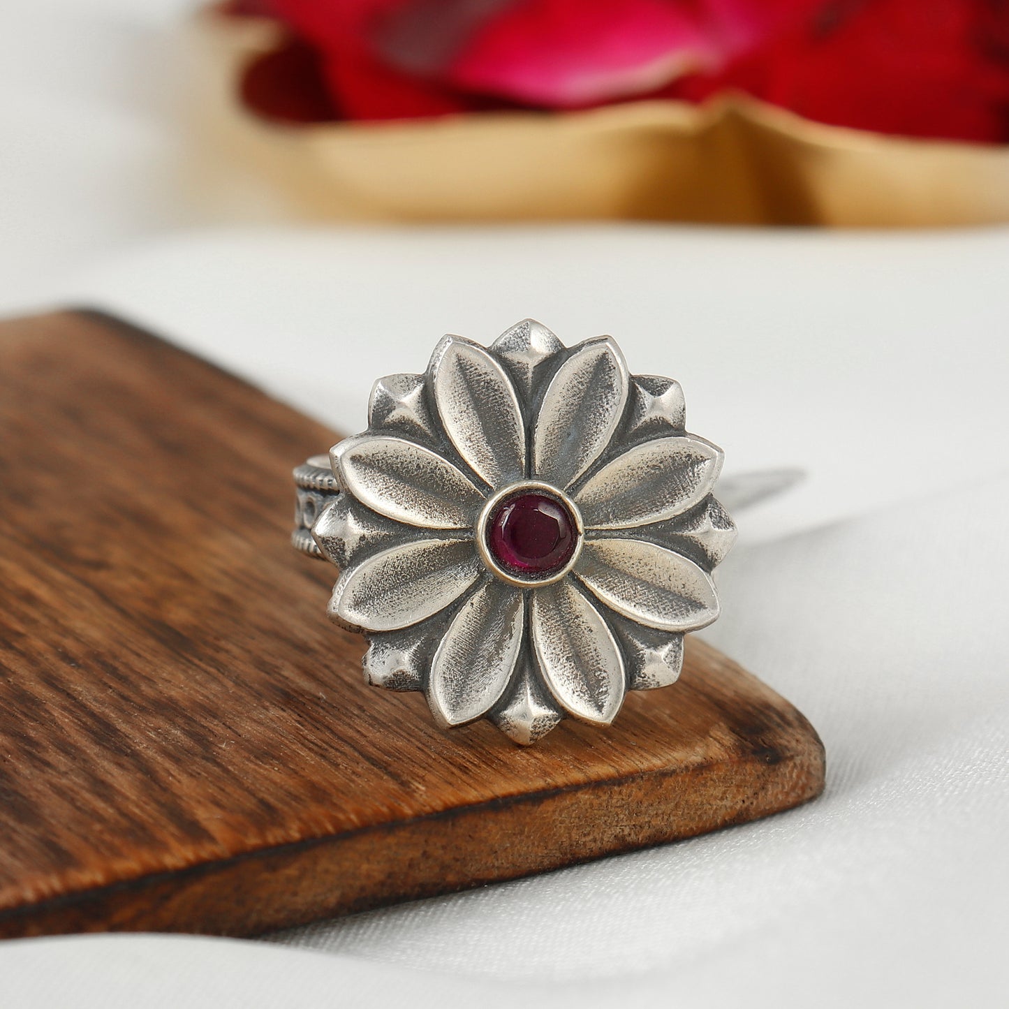 Gleaming Horizon Floral Silver Ring