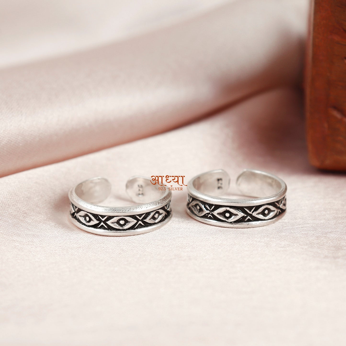 Infinity Swirl Band Toe Ring