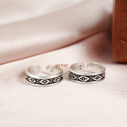 Infinity Swirl Band Toe Ring