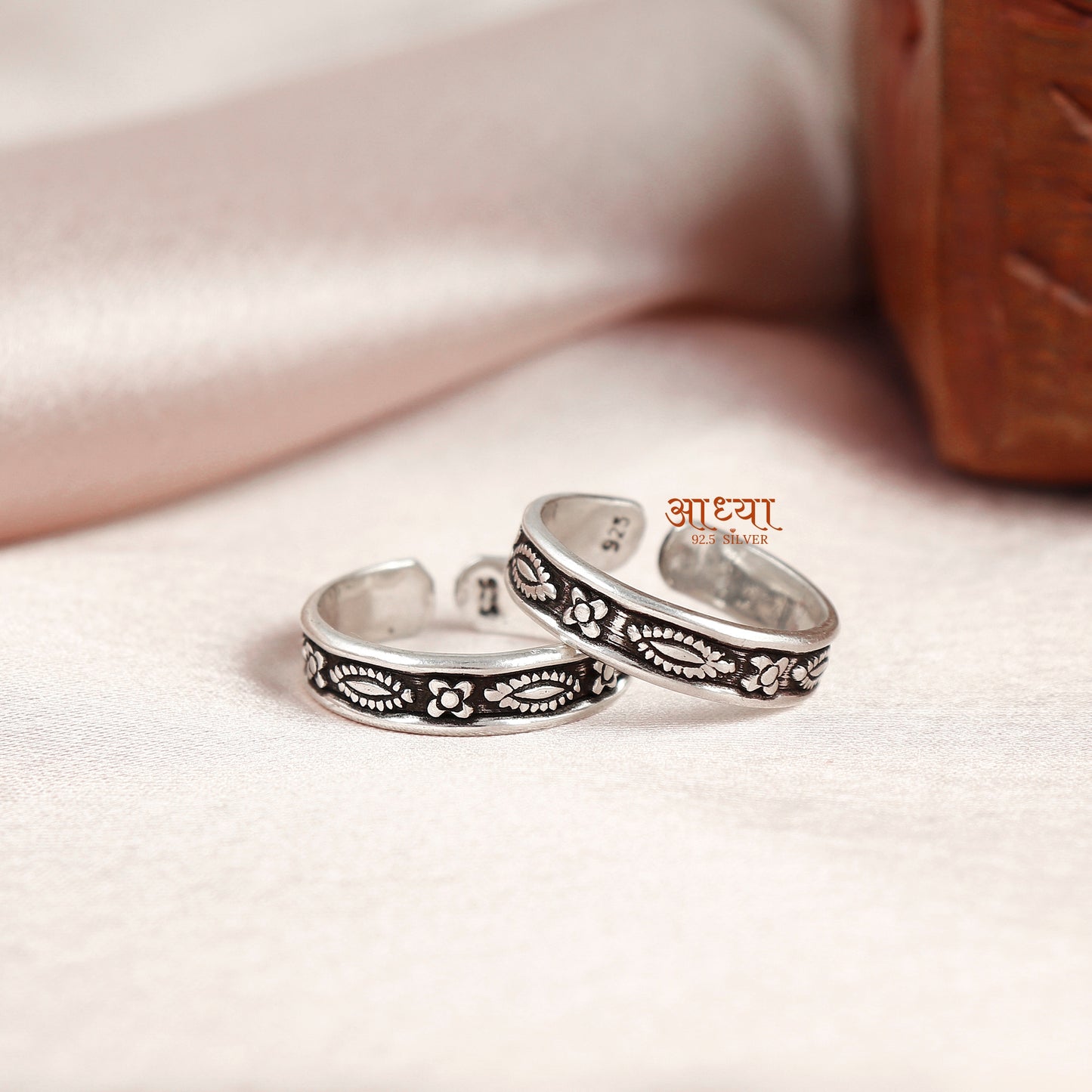 Silver Serenity Band Toe Ring