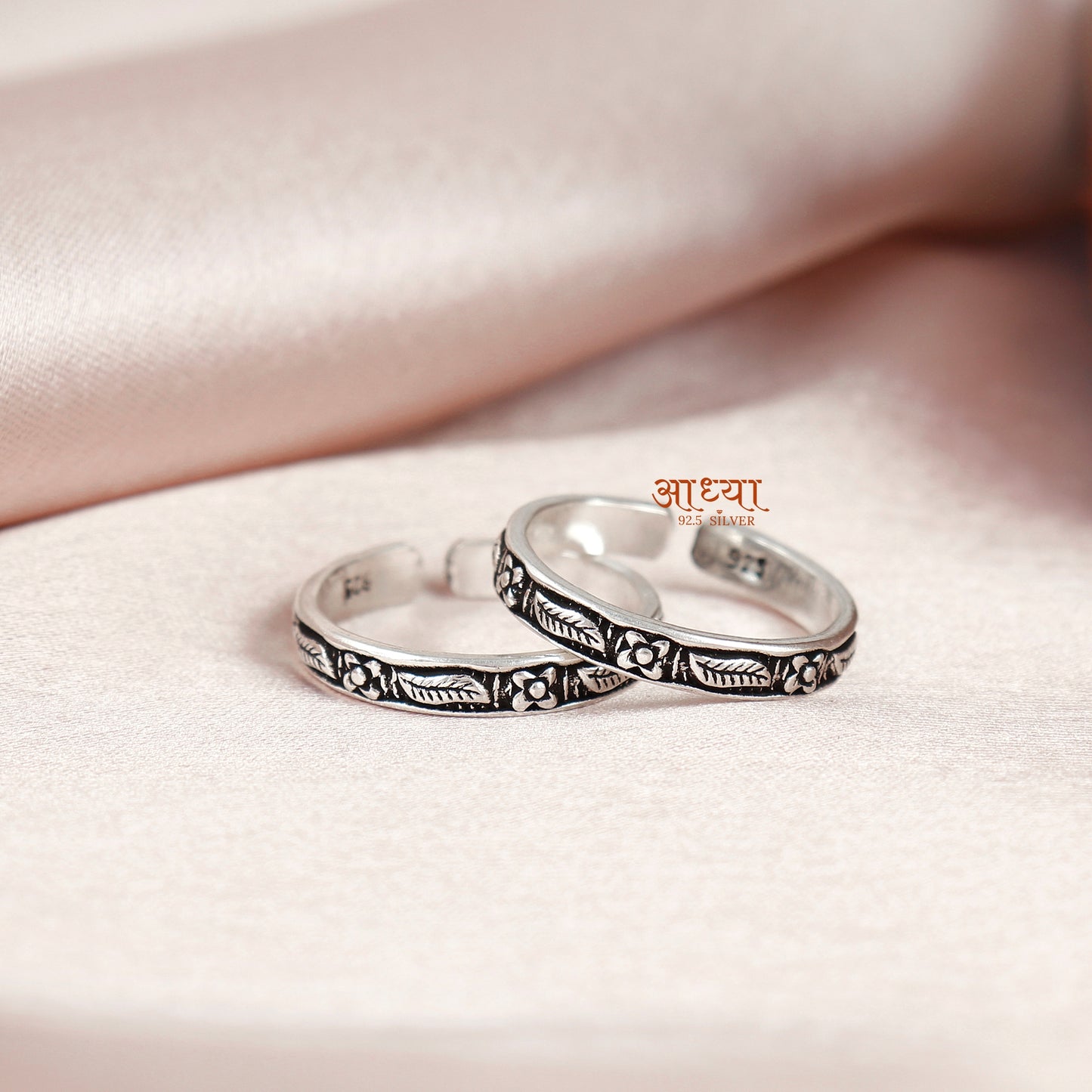 Silver Smoky Leaf Band Toe Ring